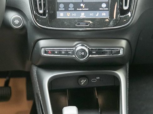 New 2026 Volvo XC40 B4 Plus w/ Climate Package image 23