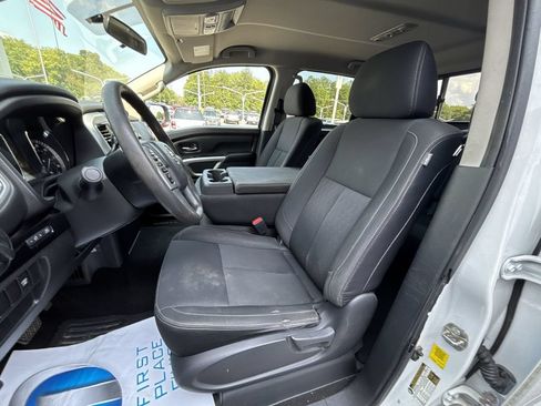Used 2018 Nissan Titan SV RWD image 13