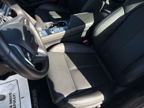 Used 2025 Genesis G70 2.5T image 21