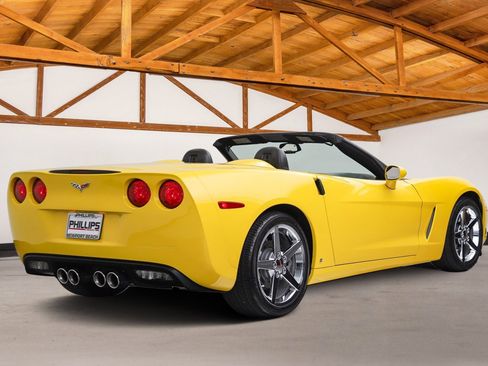Used 2006 Chevrolet Corvette Convertible w/ Preferred Equipment Group RWD image 5