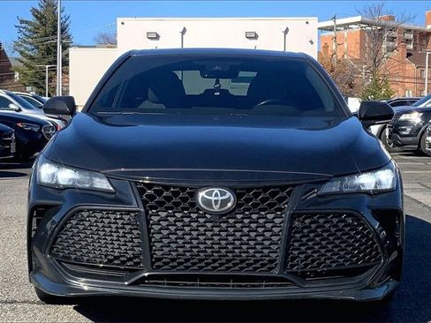Used 2019 Toyota Avalon XSE image 2