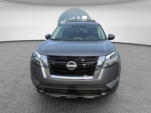 Used 2025 Nissan Pathfinder SV w/ Cargo Package image 9