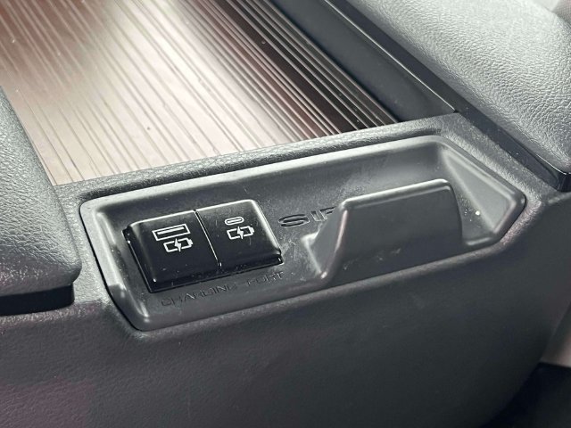 Used 2024 Toyota Sienna LE FWD image 18