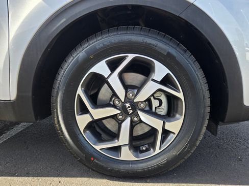 Used 2022 Kia Sportage LX image 11