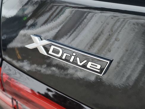 Used 2025 BMW 530i xDrive w/ M Sport Package image 29