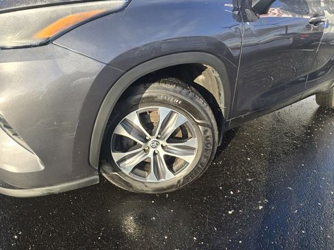 Certified 2023 Toyota Highlander XLE image 2