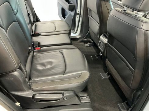 Used 2024 Nissan Pathfinder SL AWD/4WD image 19