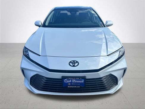 Used 2026 Toyota Camry XLE AWD/4WD image 3