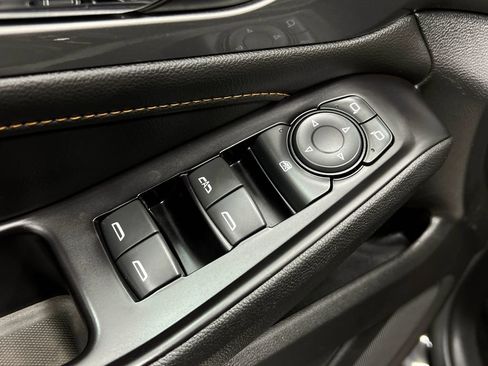 Used 2019 Chevrolet Traverse LT w/ LT Premium Package AWD/4WD image 17