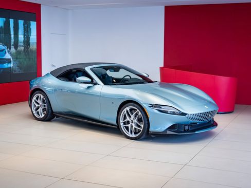 Used 2024 Ferrari Roma Spider image 31