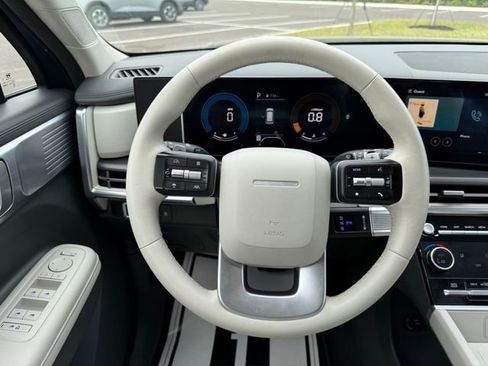 Used 2025 Hyundai Santa Fe SEL FWD image 13
