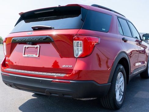 Used 2023 Ford Explorer XLT image 6