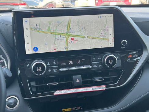 Used 2025 Toyota Highlander XLE FWD image 22