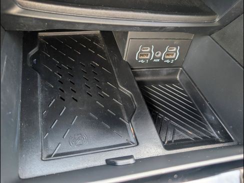 Used 2025 Chrysler Pacifica Limited FWD image 16