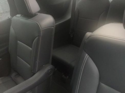 Used 2025 Chevrolet Traverse LT FWD image 6