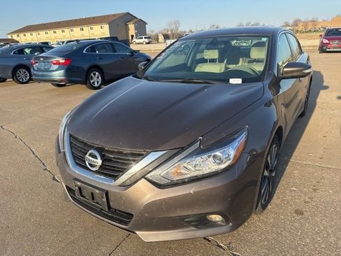Used 2016 Nissan Altima 2.5 SV w/ Convenience Package image 7
