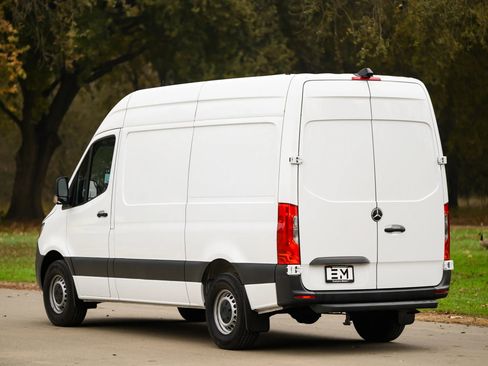 Used 2023 Mercedes-Benz Sprinter 2500 image 10