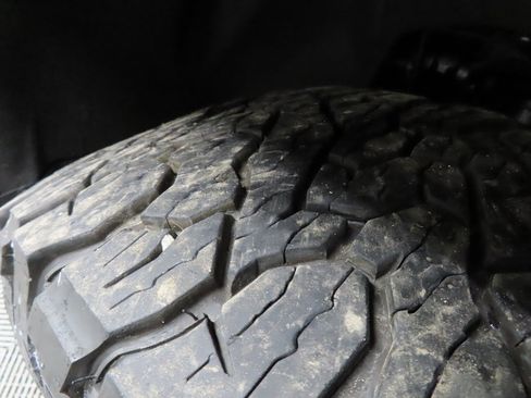 Used 2024 GMC Sierra 2500 AT4 w/ AT4 Preferred Package image 7