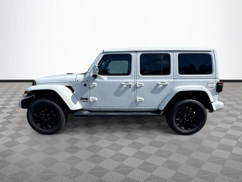 Used 2022 Jeep Wrangler Unlimited Sahara AWD/4WD image 9