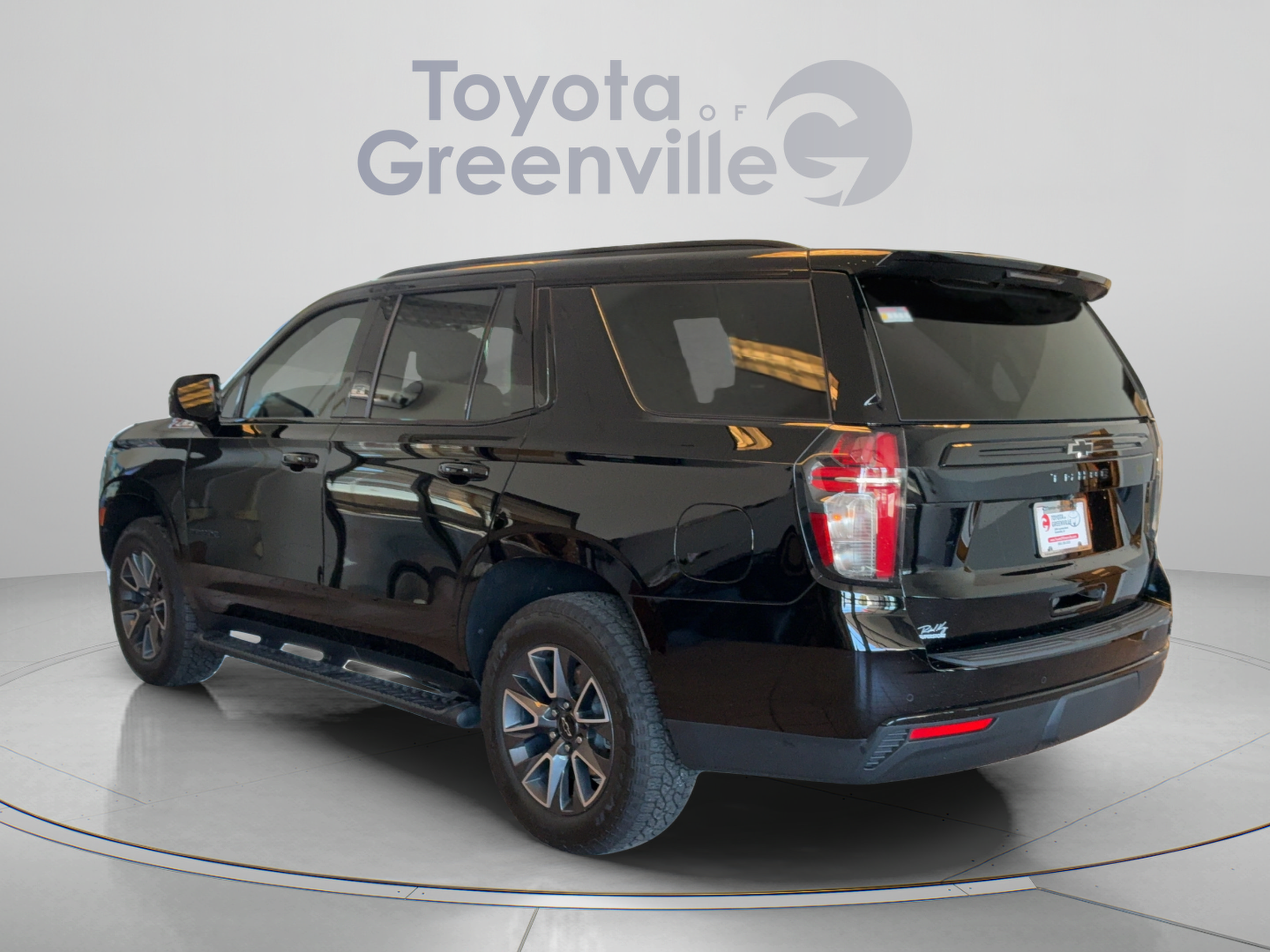 Used 2023 Chevrolet Tahoe Z71 w/ Luxury Package AWD/4WD image 4