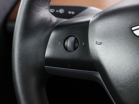 Used 2021 Tesla Model Y Long Range image 13