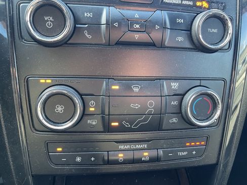 Used 2018 Ford Explorer XLT image 11