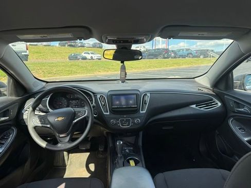 Used 2017 Chevrolet Malibu LS FWD image 12