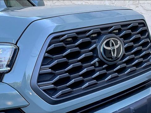 Used 2022 Toyota Tacoma TRD Off-Road image 29