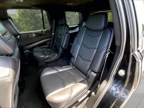 Used 2018 Cadillac Escalade Platinum AWD/4WD image 21