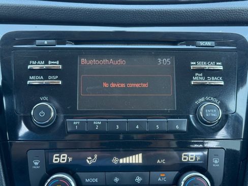 Used 2017 Nissan Rogue SV image 13