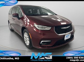 Used 2023 Chrysler Pacifica Touring-L FWD video 1