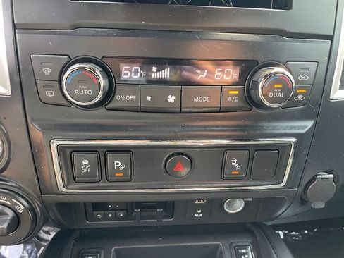 Used 2018 Nissan Titan SV w/ SV Convenience Package AWD/4WD image 26