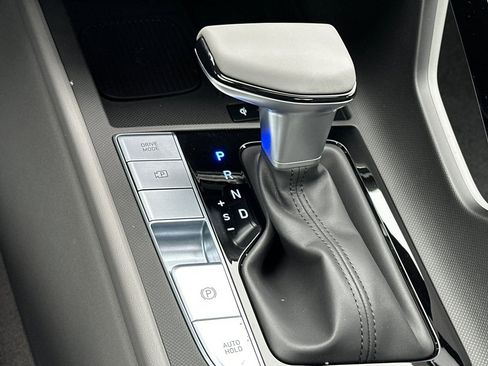 Used 2025 Hyundai Elantra SEL image 20