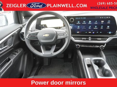 Used 2025 Chevrolet Equinox EV LT image 14