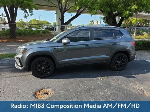 Used 2023 Volkswagen Taos SE w/ Panoramic Sunroof Package FWD image 6