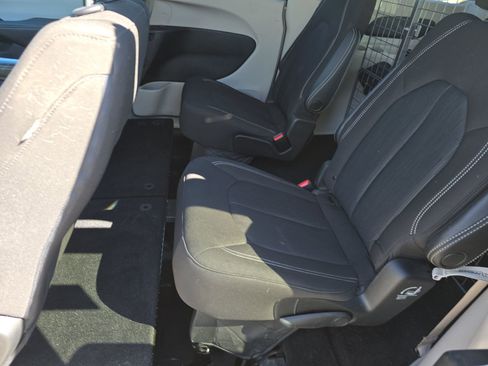 Used 2020 Chrysler Voyager LX FWD image 14