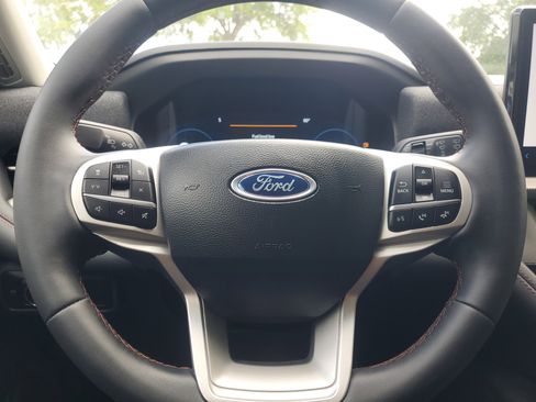 Used 2025 Ford Explorer Active RWD image 22
