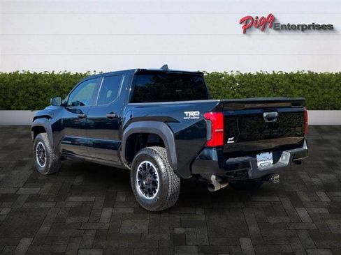 Used 2024 Toyota Tacoma TRD Off-Road image 3