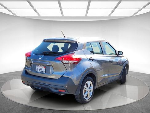 Used 2018 Nissan Kicks S image 3