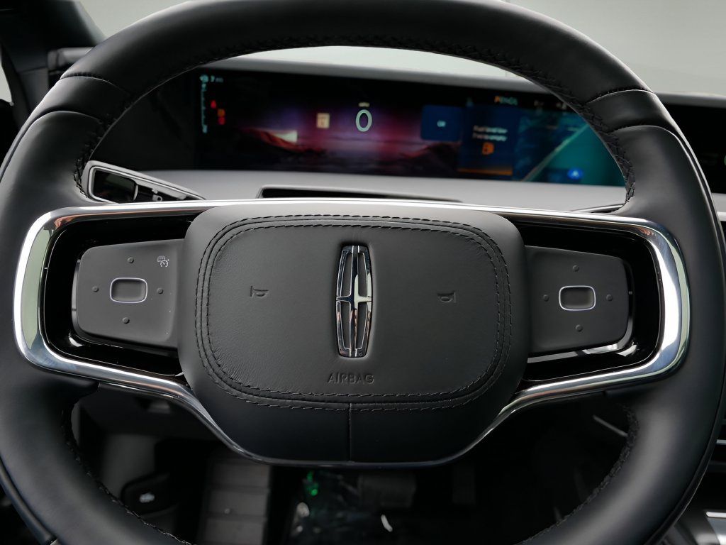 Used 2025 Lincoln Nautilus Reserve AWD/4WD image 19