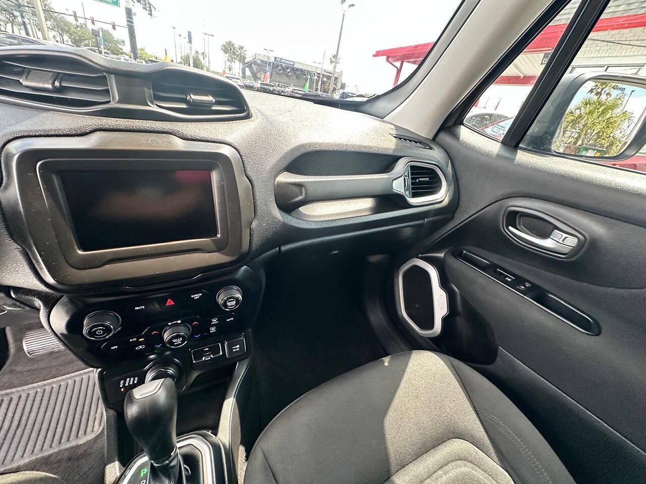 Used 2020 Jeep Renegade Latitude w/ Cold Weather Group AWD/4WD image 8