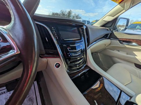 Used 2015 Cadillac Escalade Premium image 15