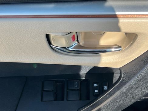 Used 2015 Toyota Corolla LE image 22