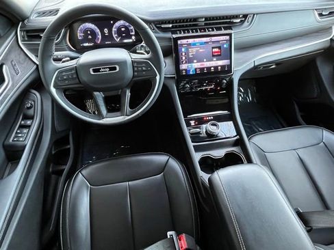 Used 2024 Jeep Grand Cherokee Limited image 10