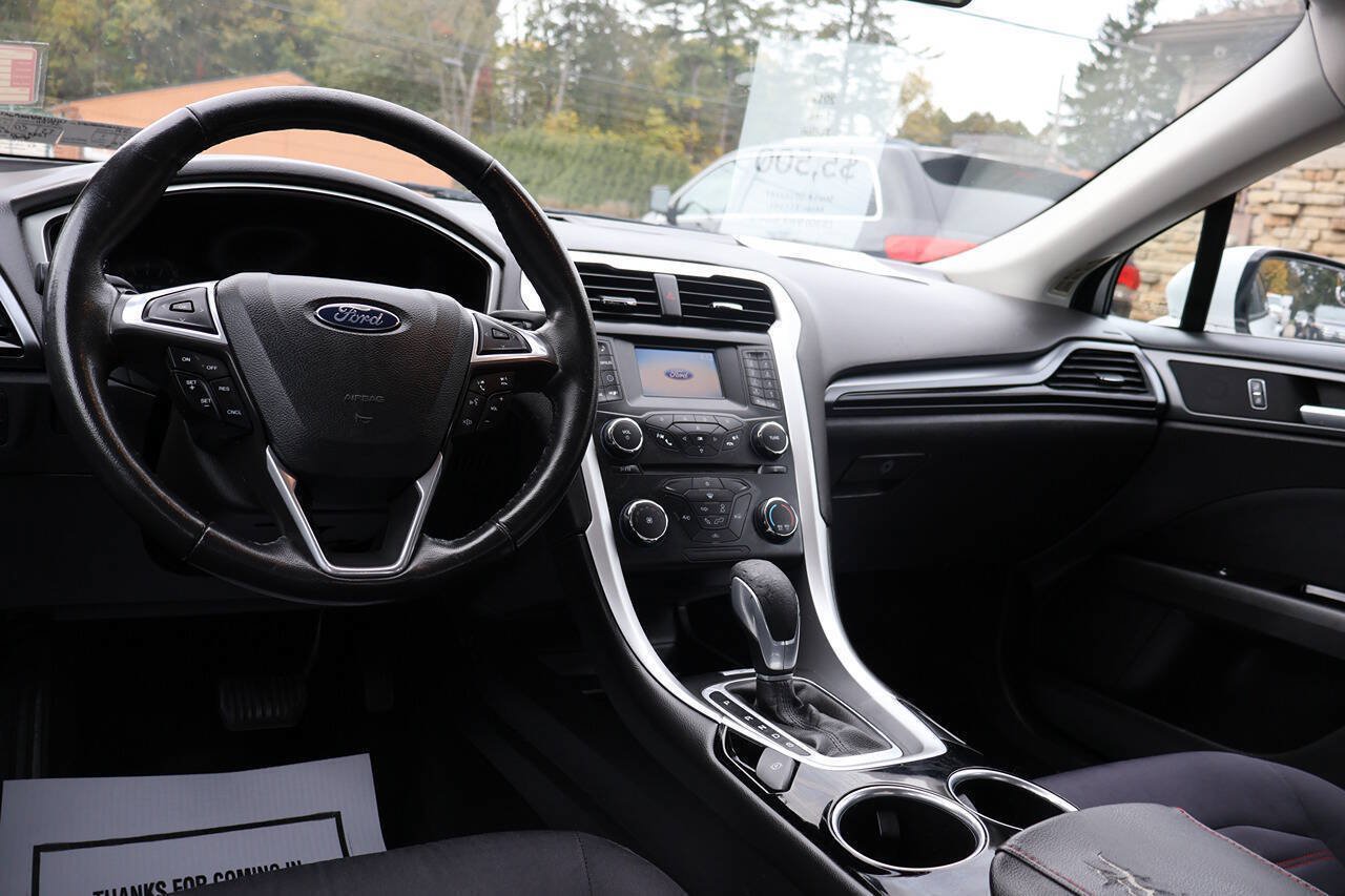 Used 2013 Ford Fusion SE FWD image 17