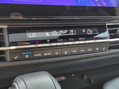 Certified 2025 Toyota Sienna Platinum AWD/4WD image 31