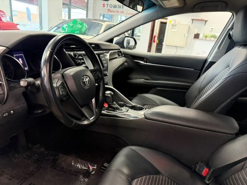 Used 2018 Toyota Camry SE FWD image 17