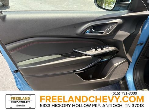 Used 2025 Chevrolet Trax RS w/ Sunroof Package FWD image 19