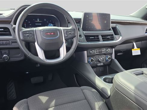 Used 2024 GMC Yukon XL SLE w/ Gmc Pro Safety Plus Package AWD/4WD image 20