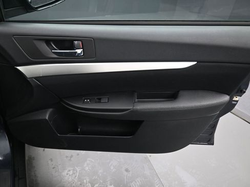 Used 2011 Subaru Outback 2.5i Premium image 33